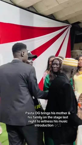 Pasta OG brings his mother & his family on the stage last night to witness his music introduction 🎶🎵@Pasta Og @mateemson 157 @Martin Koor Aru🇸🇸 @Ayako Nyan Aween @Jel YB 🦋💓 @Garangmagak Tong @Malong.Amiir @@Magai Lok #southsudantiktokers🇸🇸🇸🇸🇸🇸🇸🇸🇸🇸🥰😘❤️ #Aweilda_Number_One #foryoupage❤️ 