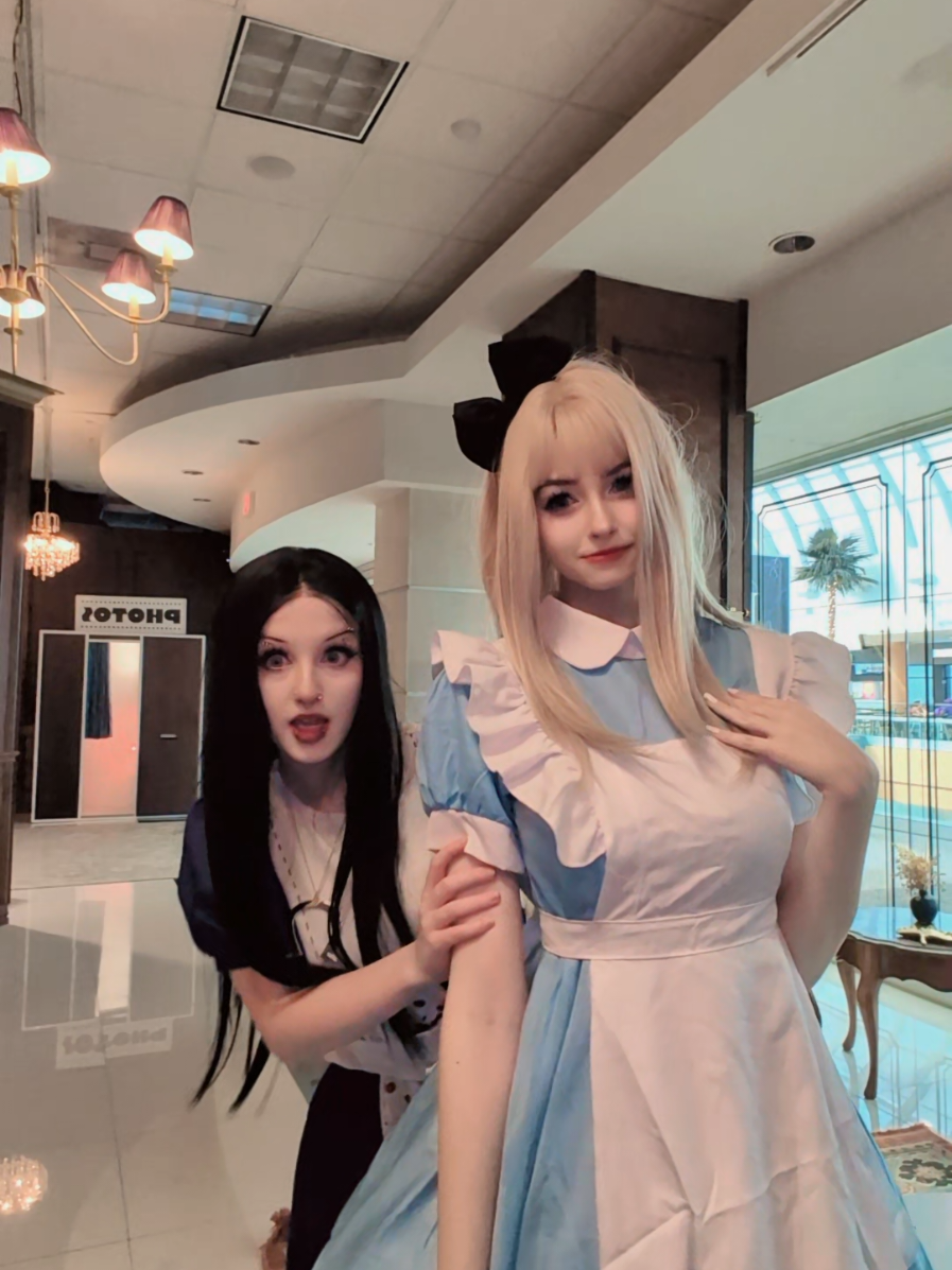 we hate being sane~ @♱  #alicemadness #habromania #alicecosplay #aliceinwonderland #cosplay 