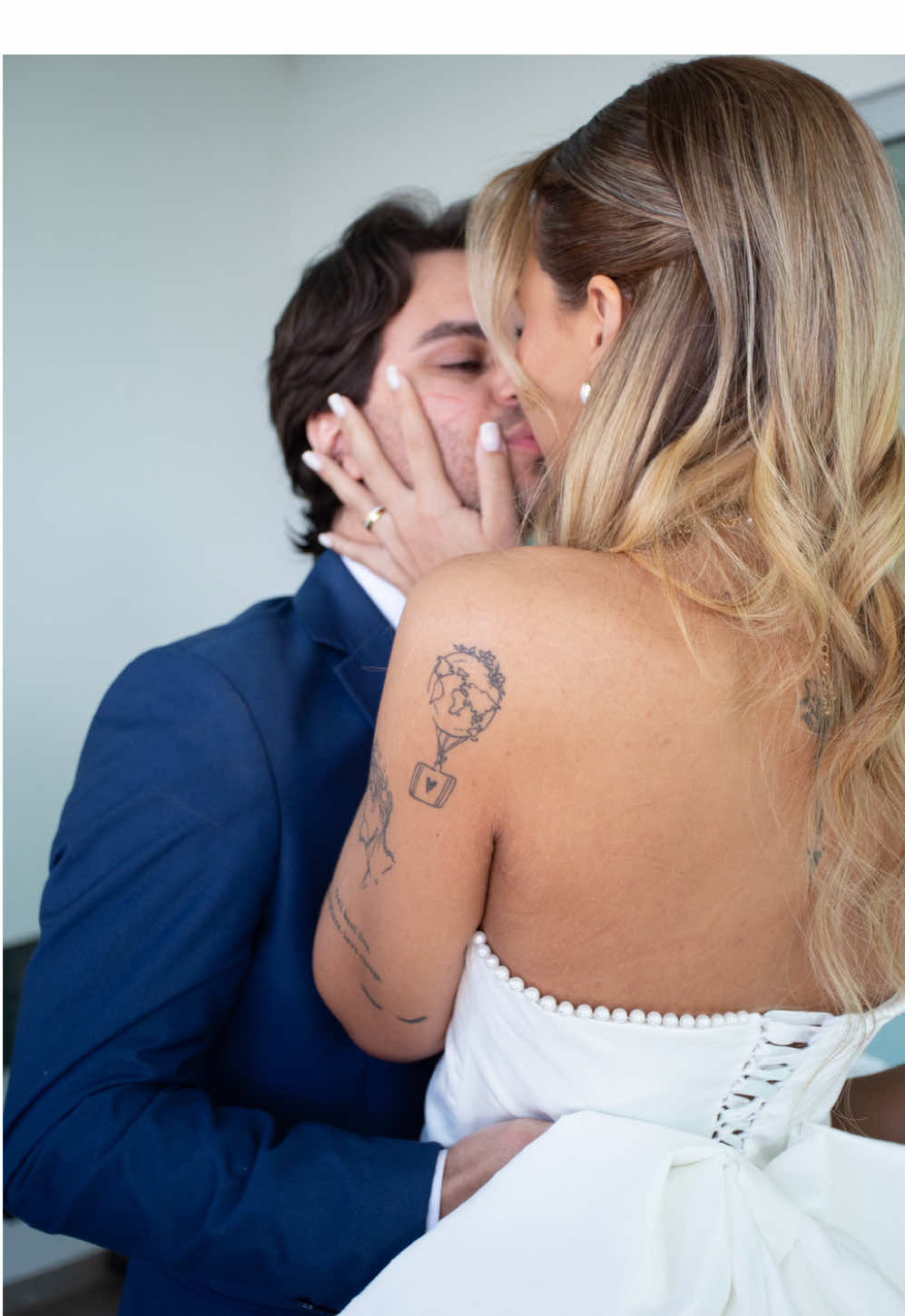 Às vezes, a gente ora achando que Deus está em silêncio… Mas Ele só está preparando o coração certo, no tempo certo!! Continue orando — não por qualquer pessoa, mas por aquele que vai te levar de joelhos pra presença de Deus. 🙏🏻 Porque um dia, você vai perceber… que aquela oração solitária virou resposta — de mãos dadas, orando com ele no altar. 🤍 #fy #amor #casamento #oracao 