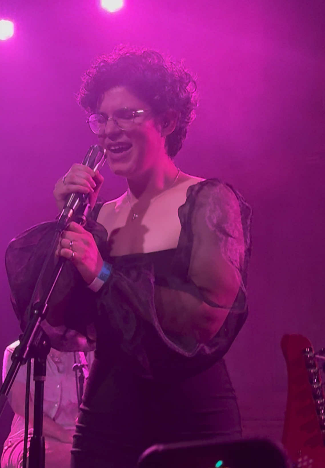 The moment I realized everyone knew the words 🪽🪽My sold out show at Lodge Room was a dream come true 🎩🪄 thank you Lodge Room Angels 🪽#LonelyMagic #ThisIsaLoveSong #newmusic 