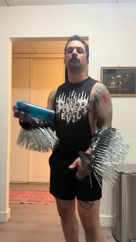 There’s no rule that says you can’t wear 9inch nail gauntlets to the gym , excuse my hair 😂   #blackmetal #metal #blackmetaltiktok #gym #gymfit 