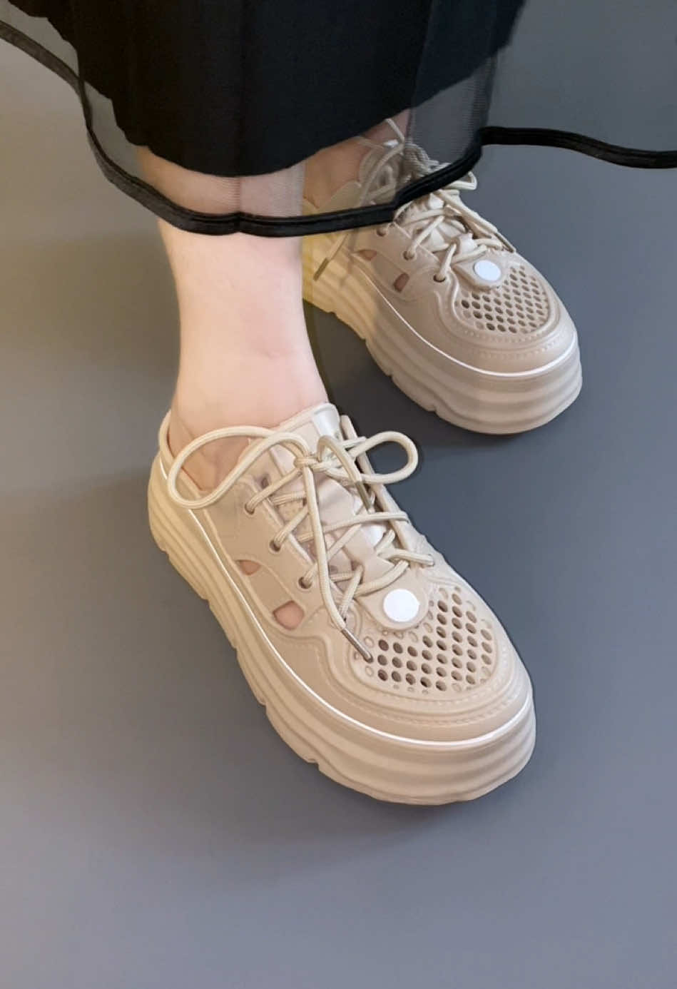 Sepatu sandal ringan nyaman empukkk bahan karet udah pasti awettt 🫶🏻🫶🏻 #sandalmurah #sandalwanita #sandalkekinian #sandalviral 
