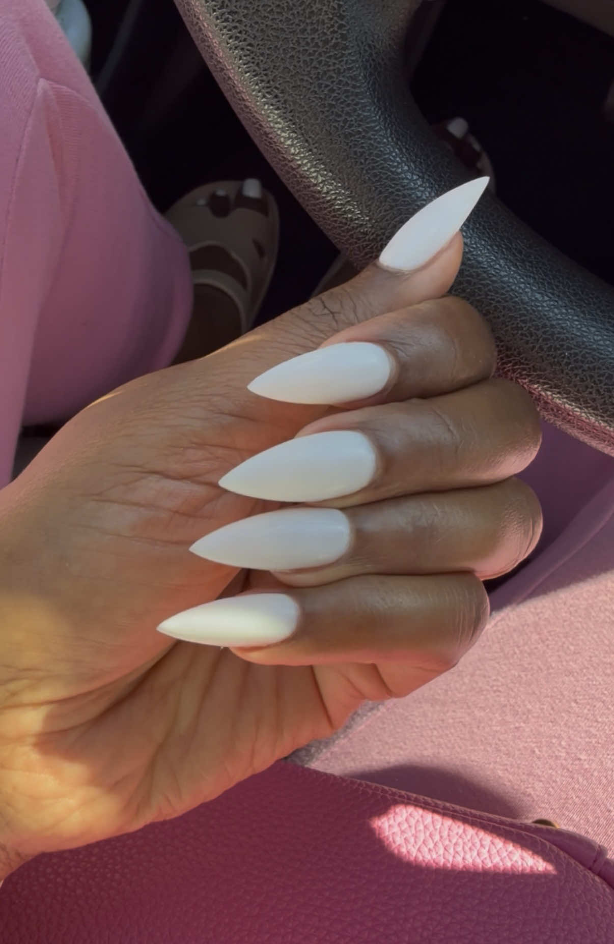 New nails!! I absolutely love medium stiletto nails in the color funny bunny by @Tee 💅