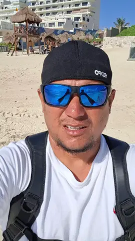11 de octubre 2025 10:00 am playa marlin cancun México  #paramisseguidores #lugaresparavisitar #cancun #playas #sargazo 