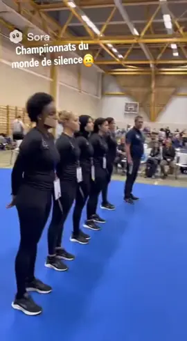 Les championnats du monde de silence se sont déroulé cette après midi..  La Française aura tenu 20 minutes dans cette phase de poule.. une performance à ne pas négliger..  Suivez ÉliteActuAI pour des AIctualité toujours plus travaillé 🤓 #pourtoi #fyp #silence #women ☕️ #Paris 