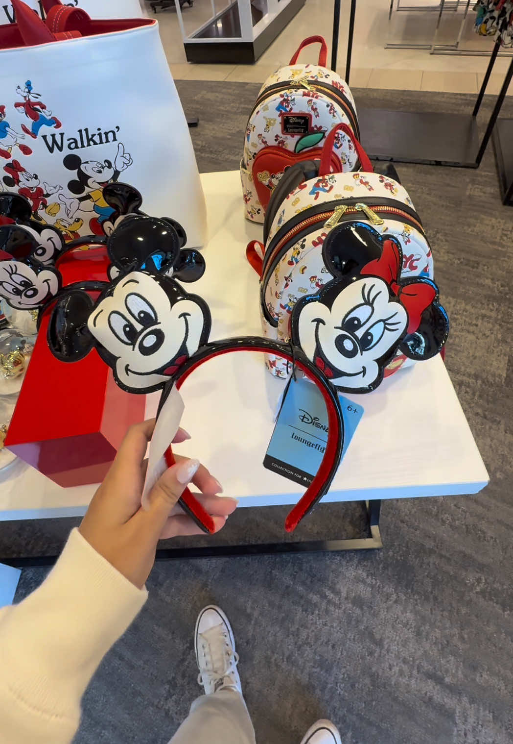 let’s go check out the @Macy’s parade x @Disney collection! 🍎🤍🎈✨  #macysparade #christmas #holidays #disney #disneymerch 