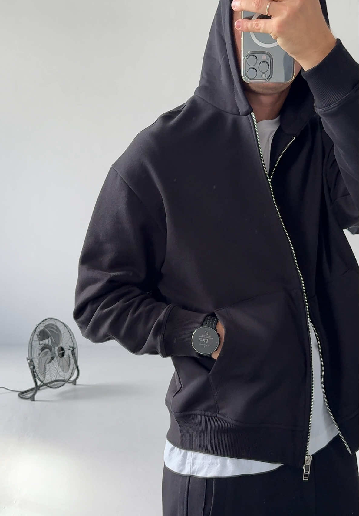 кольори : сірий-меланж/чорний/шоколад/сірий  Преміальна трьохнитка  Світшот - 1489 грн Джогери - 1649 грн Світшот з блискавкою - 1649 грн Зіп-худі - 2149 грн #menfashion #outfitideas 