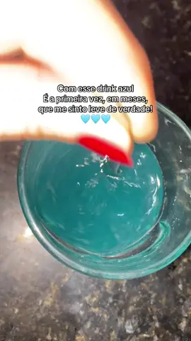 Você sabia que o cortisol, o famoso hormônio do estresse, pode estar sabotando seu corpo e sua mente? 😩 Quando ele está alto, você sente ansiedade, inchaço, cansaço constante, perde foco e até tem dificuldade pra dormir. Foi por isso que eu me rendi ao Drink Azulzinho🩵 Ele ajuda a reduzir o estresse, melhora o sono, equilibra os hormônios e ainda dá aquela sensação deliciosa de calma e bem-estar. É o meu ritual diário pra desacelerar e cuidar de mim de dentro pra fora. ✨ Se você também precisa provar disso, deixa um comentário que te mando o link😘 #Relaxei #CortisolAltoNão #SaúdeEmPrimeiroLugar #BemEstar #momentorelaxei 