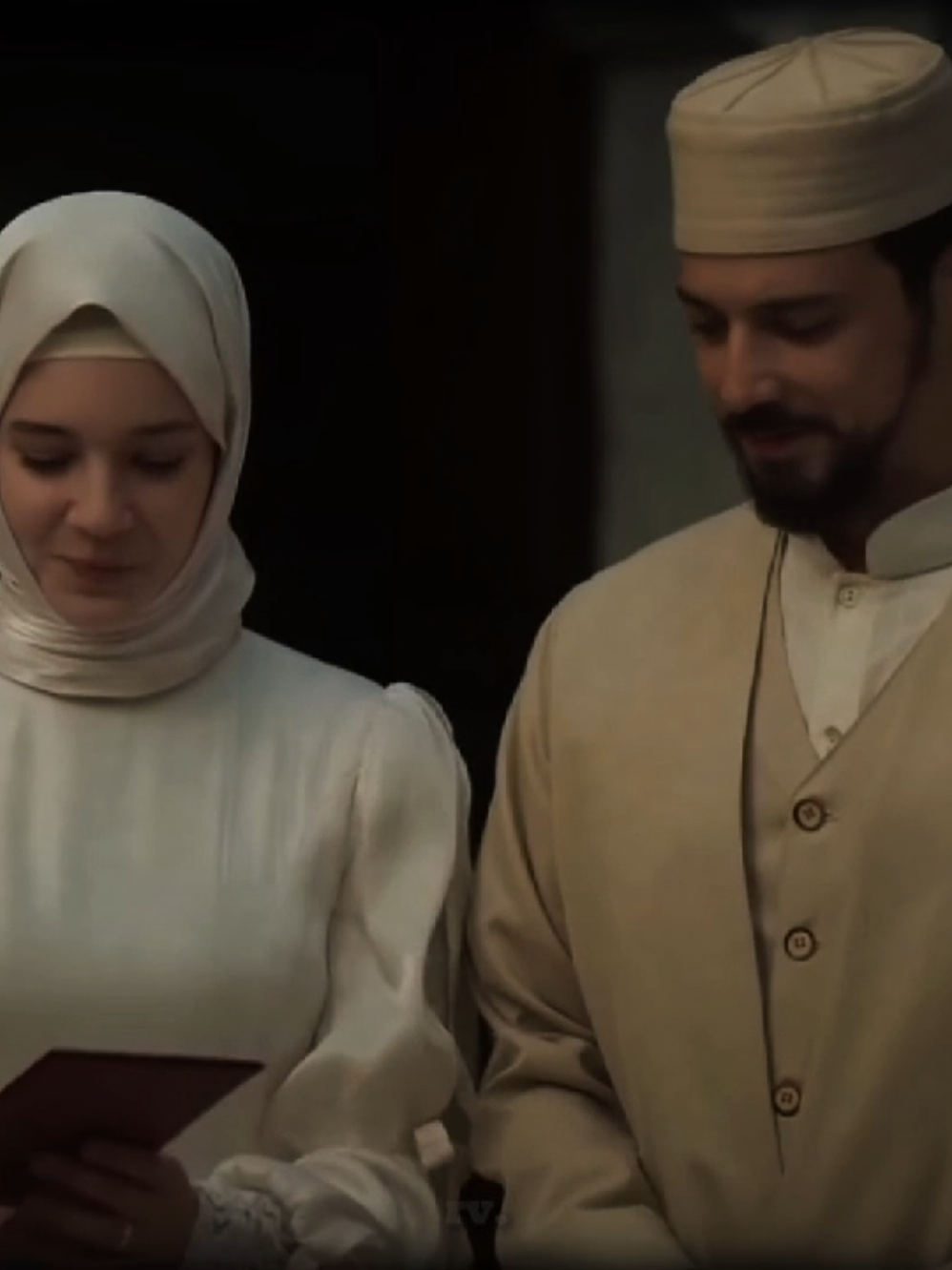 fall in love again. _ _ _ _ _ #kızılgoncalar #turkishseries #fallinlove #cünzey #mertyazıcıoğlu 