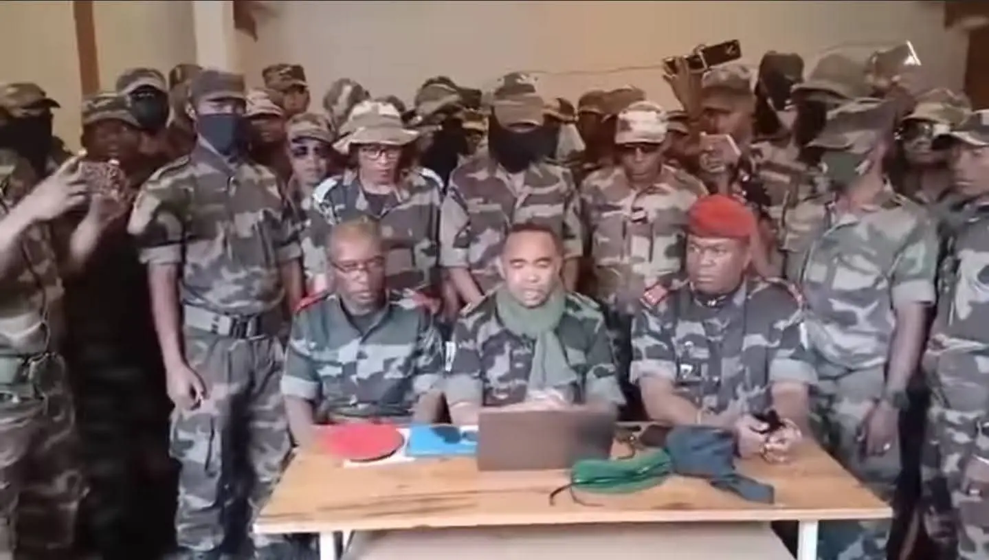 The Malagasy army has seized power this Saturday in Antananarivo, ending the regime of President Andry Rajoelina. Colonel Mickael, now the country’s new strongman, has announced a nationwide curfew as a tense political transition begins under clouds of uncertainty. Earlier in the day, local media reported that troops from the elite CAPSAT unit,  the same force that helped Rajoelina seize power in the 2009 coup,  urged fellow soldiers to disobey orders and support youth-led protests demanding the president’s resignation. Their rare public defection appears to have triggered the swift military takeover that has now shaken Madagascar’s fragile democracy to its core. Ndasi Tata  See'am Talk'am  #Madagascar #militarycoup 
