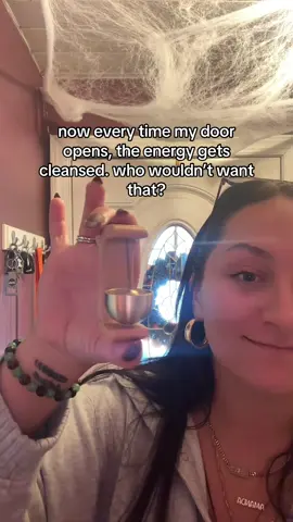 ✨ Not just decor..this magnetic wood chime clears energy + welcomes abundance. A must-have for high-vibe homes! #doorchime #negativeenergyremoval #frequencyhealing #witchtok #tiktokshopfalldealsforyou 