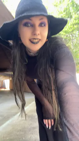 #31daysofhalloween #outfit #halloween #witch  Day 11 of my 31 Days of Halloween: witch theme 🧙‍♀️ Does this still count if this is basically my normal outfit, minus the hat?