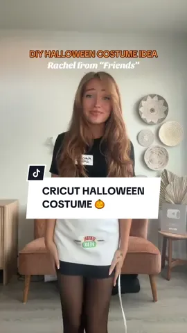 easy DIY Halloween costume idea: Rachel from the TV show “Friends” ☕️🛋️ #diyhalloweencostumes #halloweencostumes #cricut #halloweencostume2025 #friendstvshow 