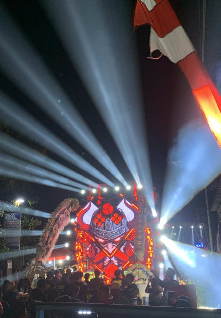 dibalik mewahnya GM music Ft star lighting ada crew yang bekerja keras @GEMILANGMUSIC.JBG👑 @STAR_LIGHTING💫  #bulurejodiwekjombang #ontranontran #starlighting #karnaval2025 