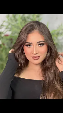 💄✨ Soft glam makeup look – perfect blend of elegance and confidence. Smokey eyes, flawless base, and nude lips for a timeless glow 🤍