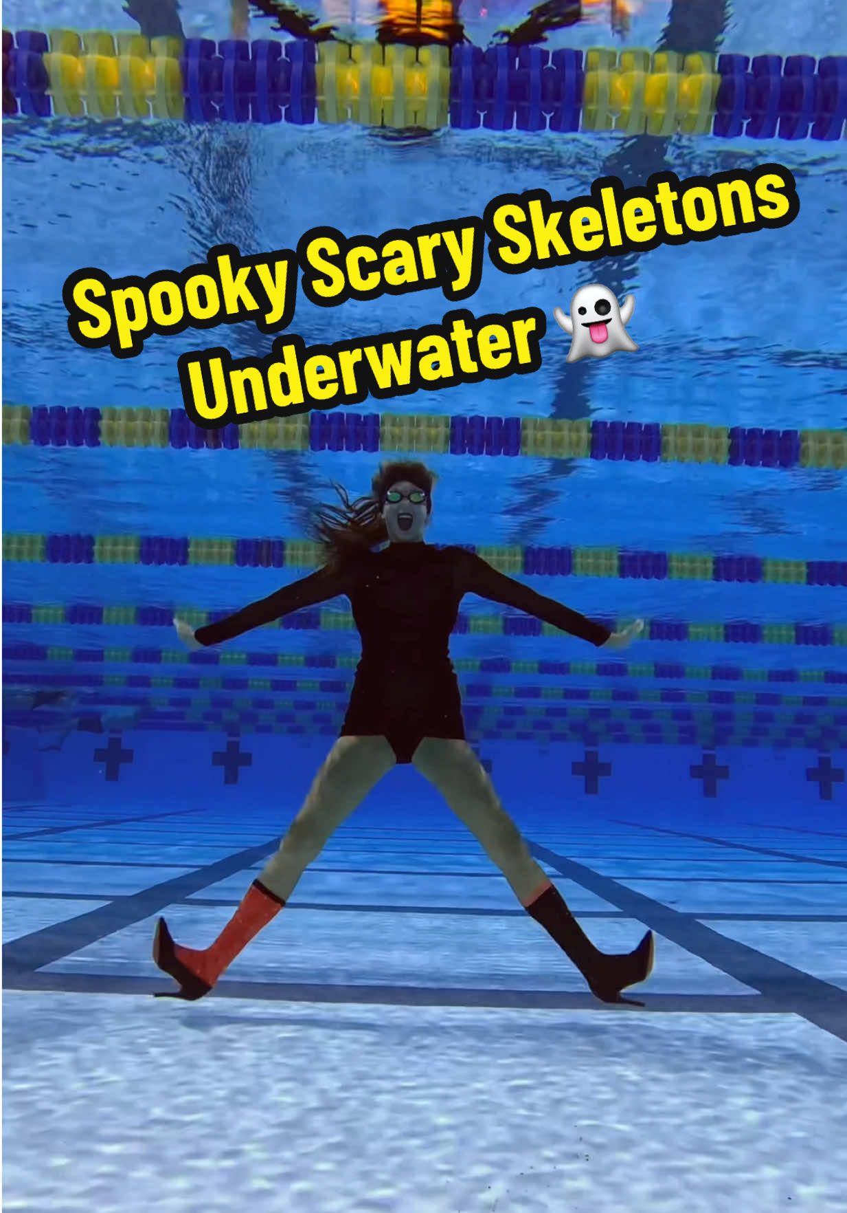 Spooky Skeletons 👻 Underwater dance #underwater #halloween #halloweendance #spookyscaryskeletons #halloween2025