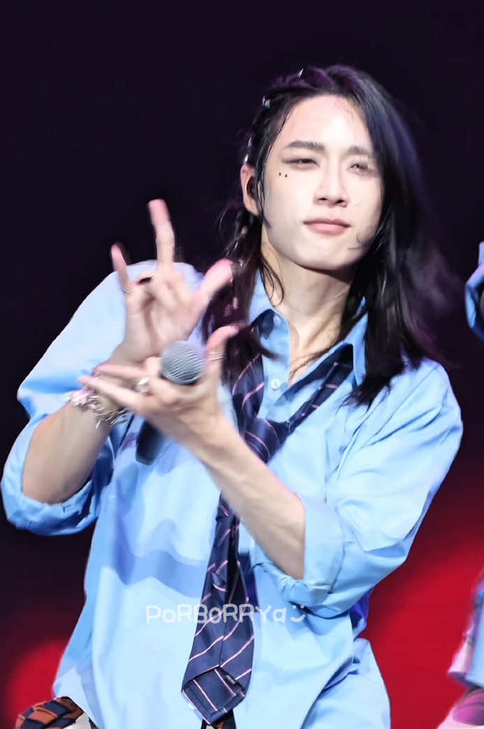 รูปไม่หล่อมีสิทธิ์ไหมครับ 😎😎 NEX BUS @NEX BUS  #NOWFESTxBUS #NEXnattakit #BUSbecauseofyouishine