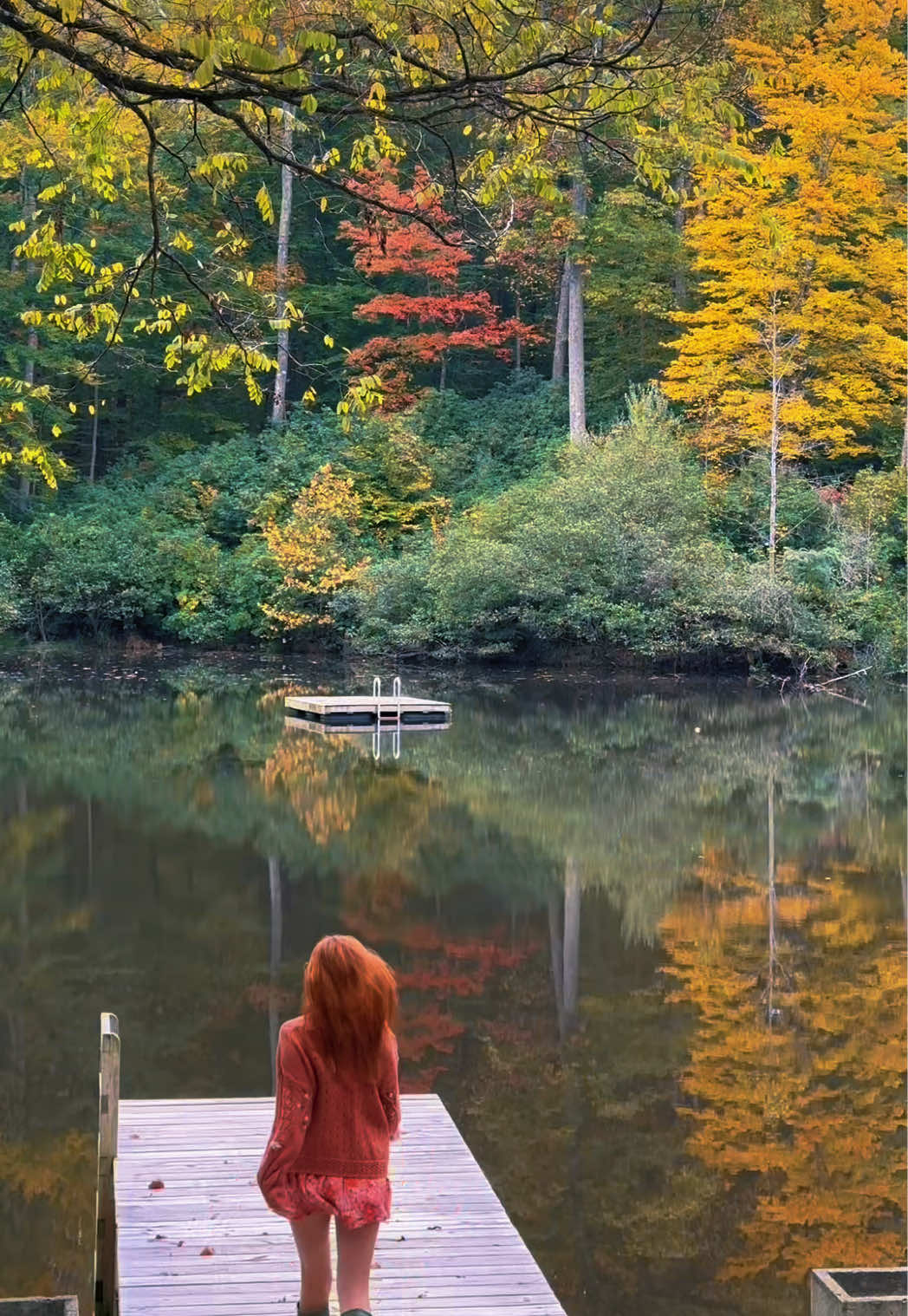 A girl could never choose between the two🍂✨ #lalala #hoahoa #spookyseason #autumnvibes #fall 