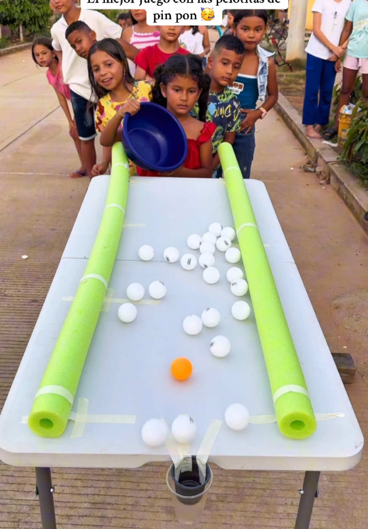 El mejor juego con las pelotitas de pin pon y ganas 🥳 #juegos 