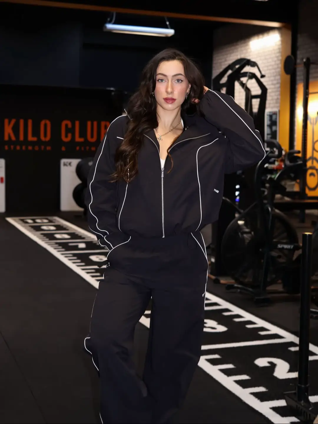 all new SIGNATURE just in time for winter arc💪 first colour reveal: midnight black🖤 athlete- @Ari Gyms 🎧  new SIGNATURE launching 14 October 4pm BST #DFYNE