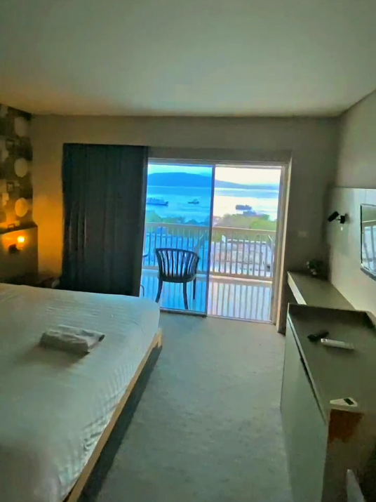 Rekomendasi hotel murah di Banyuwangi nih, udah dapet view laut juga😍😍 jangan lupa di follow ya😚 #foryoupage #fyp #hotelbanyuwangi #hotelmurah 