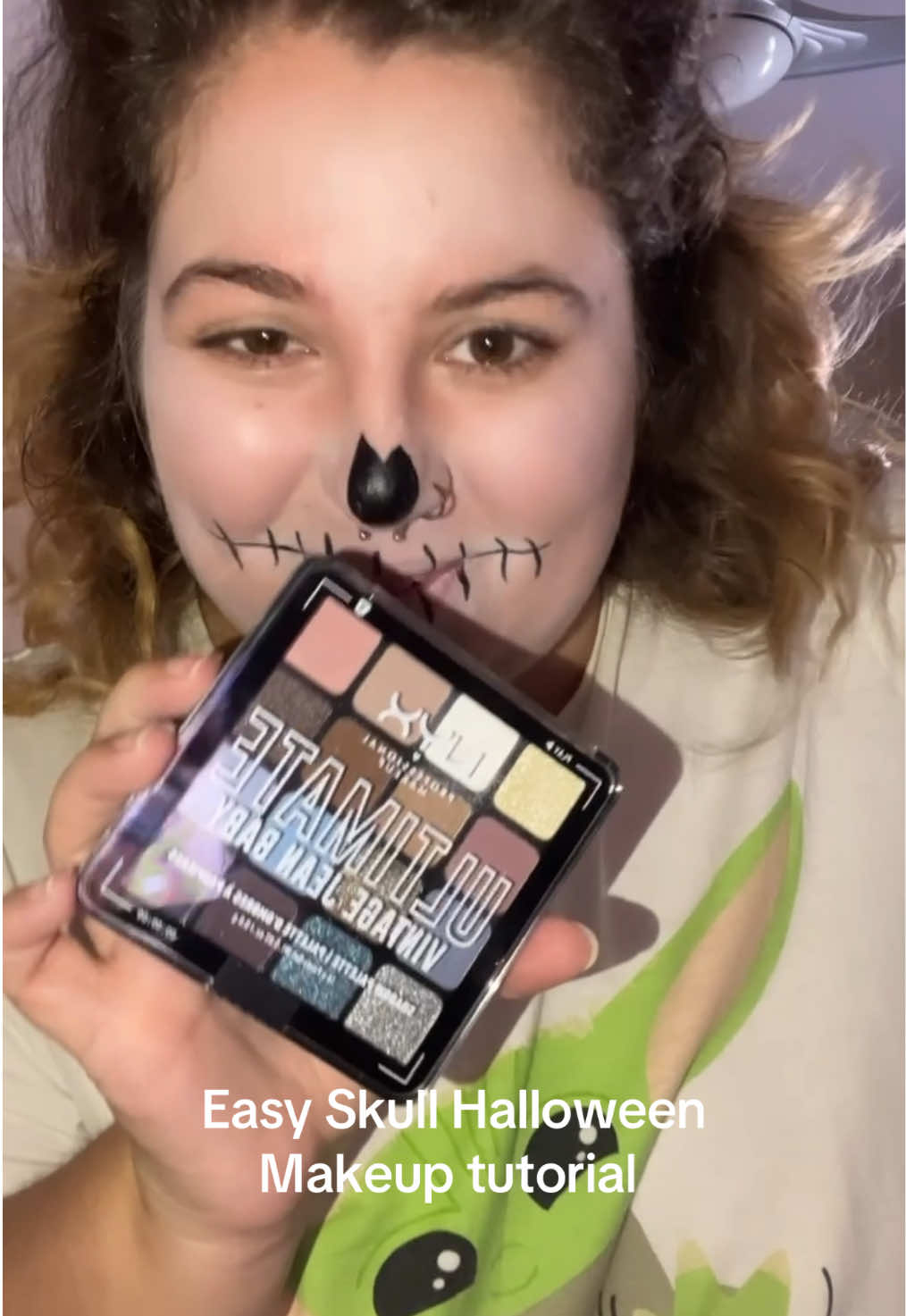 Easy Skull Halloween Makeup tutorial #halloweenmakeup #makeuptutorial #skullmakeup #easymakeup 