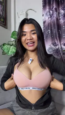 No bakat talaga!! #bra #seamlessbra #nonwirebra 