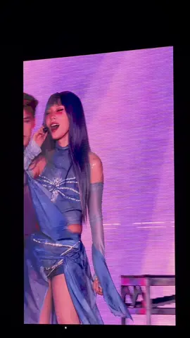 Khui secret “Không đau nữa rồi x Hào quang”. #emxinhsayhi #emxinh #emxinhsayhiconcert #khongdaunuaroi #day2 