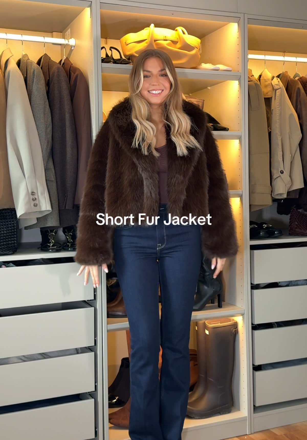 Short faux fur brown jacket #fauxfur #furjacket #fauxfurjacket #furcoat #coat 