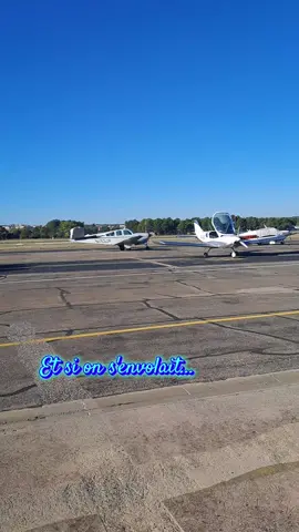 Aujourd'hui nous nous sommes envolés dans un petit avion. #vol #avion #provence #aixenprovence 