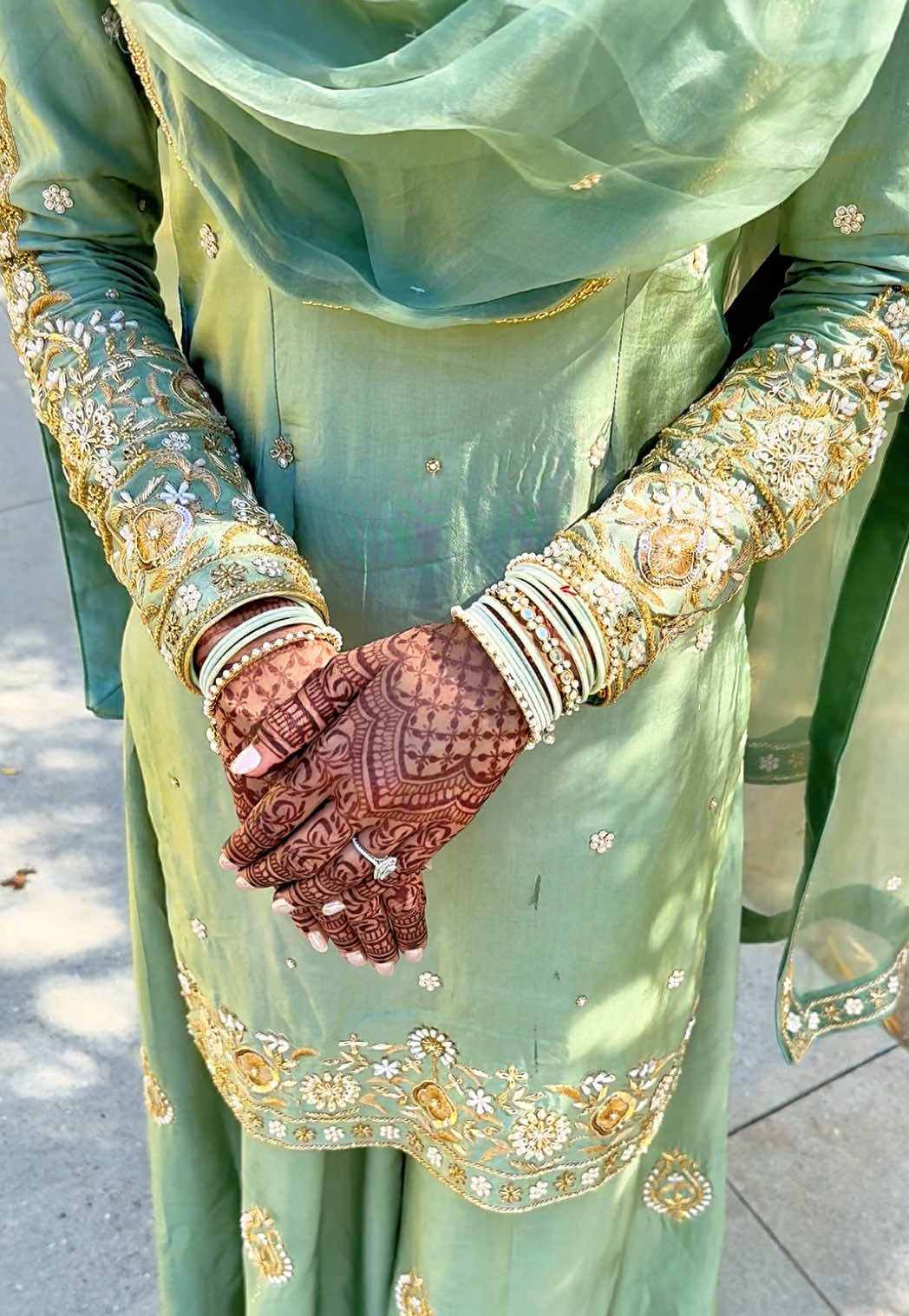 My girl sakshi did not disappoint with the outfit🤭  Mendhi: @my henna spirit  #punjabiwedding #punjabi #punjabitiktok #OOTD #fyp 