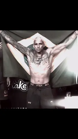 Finishes gamrot in 2|| #charlesoliveira #dobronx #ufcrio #aftereffects 