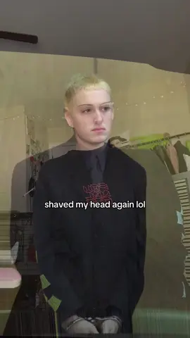 im back and balder than ever 🫡  #shavedhead #buzzcut #eminem 