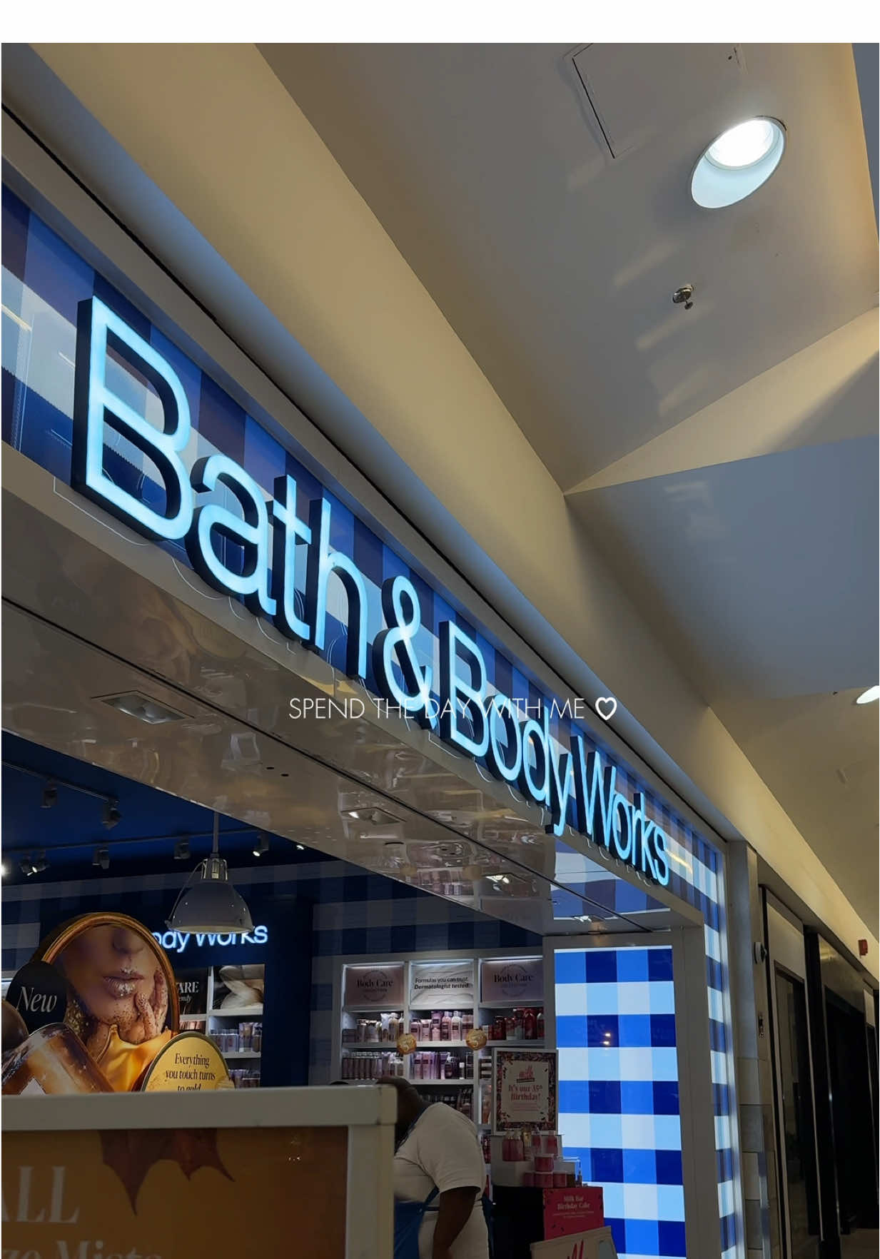 spend the day w me💘 had to start the weekend off right 🛍️ it’s been foreverrr since i’ve been to B&BW, so ofc I grabbed some new scents! what’s y’all go-to at Bath&Body? @Bath & Body Works @JD Sports @ExoticSnacksINDY  #spendthedatwithme #dayinmylife #minivlog #shopping  #fyp 