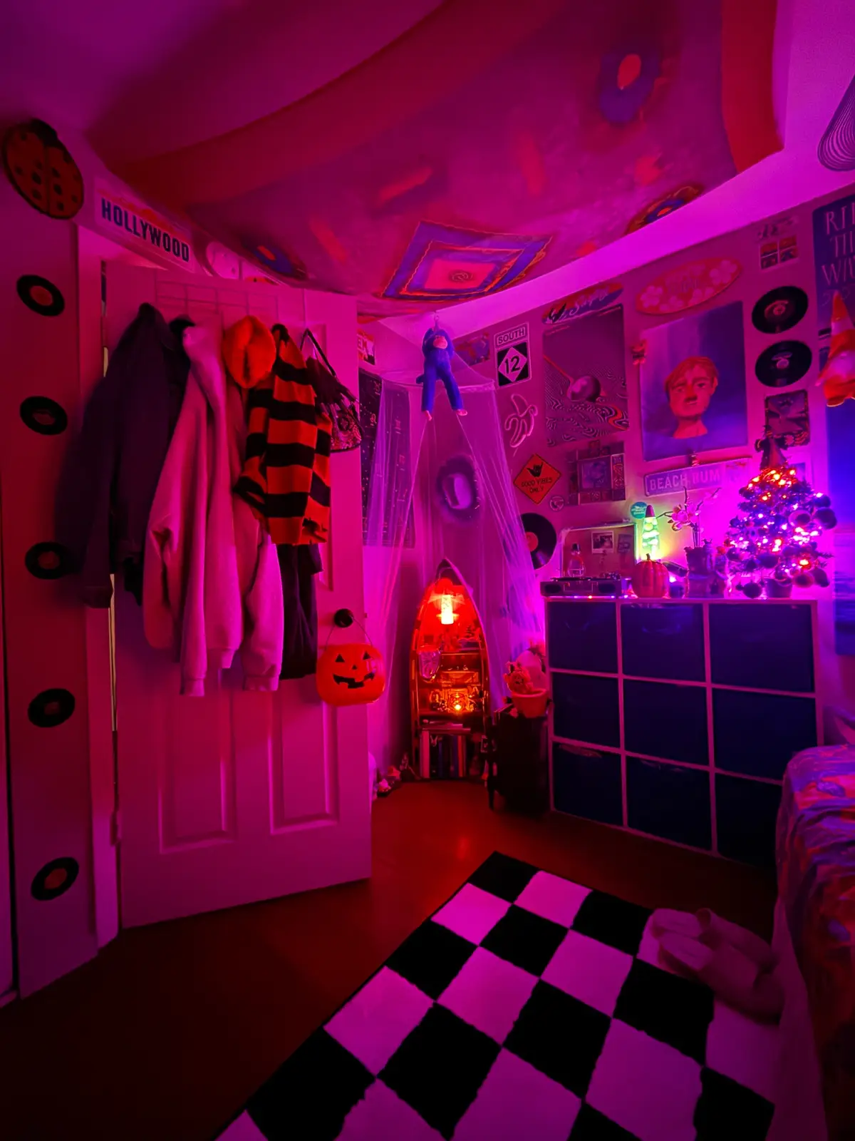 how I decorated my room for halloween🎃🍬 #halloween #halloweendecorations #halloweenroom  🎃 Halloween vibes: spooky 