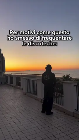 Riflettici attentamente . . . #discoteche
