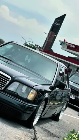 cuma motuba 🤙🏻✨ #w124 #mercedes #e320 #mercyboxer #fyp 