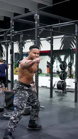 Bodybuilder meets calisthenics  You can do both.  I am 205Lbls and I still move like an athlete.  Link in bio to work 1:1 with me.  #calisthenics #calisthenicsworkout #workoutmotivation #beastmode 