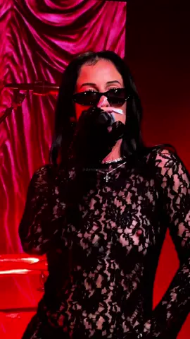 Mi pussy drippin' como el pinky de ese papacito lindo 'toy en cero, puta, y tú en números rojo' y en perico..,@BADASSYUC interpretando uno de sus hit junto a la gran @La Zowi “TRAP STAR” en la sala but de Madrid, menudo temazo se marcó la reina del trap, el público lo dio todo ante esta artistaza! #juicybae #lajuicybadass #lazowi #trapstar #elsecreto 