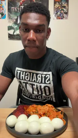 Shrimp pasta with chicken and 8 eggs. Was still hungry after so I had some cantaloupe and two bananas. Video is in 3x speed 