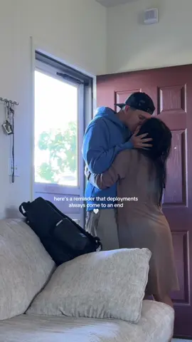The feeling of homecomings will never get old 🤍 #militaryhomecoming #milso #militaryspouse #deployment #deployment 