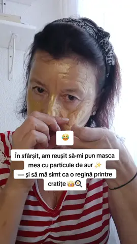 Când încerci să fii regină... dar viața e menajeră-șefă! 👑🧽 După o dimineață de gătit, curățenie și alergat prin casă ca o furtună, am zis: gata, acum e timpul meu! Mi-aplic masca cu particule de aur și mă simt ca Cleopatra! Dar... surpriză! 🙄 Ba cineva vrea să mănânce, ba nu găsesc oglinda, ba mă strigă toți de parcă-s la dispoziția poporului 😅 Într-un final glorios, am reușit! 💆‍♀️✨ Masca cu particule de aur m-a salvat — pielea mea e mai curată, mai luminoasă și… cred că am și sclipit un pic când m-am uitat în oglindă 😍 Acum întrebarea e: 👉 Voi când reușiți să vă “auriti” un pic, între gătit și viața de zi cu zi? Sau doar eu am parte de “măști cu obstacole”? 😅💛 #masca #masti #piele #ten #ingrijire 