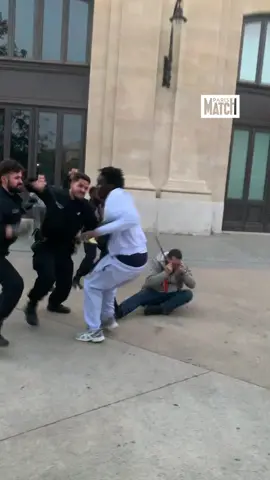 Débordements ce samedi 11 octobre aux Halles à Paris, avant le concert gratuit du rappeur L2b. Des policiers en civil ont été attaqués par une partie du public. La foule a été évacuée et l’événement annulée. 