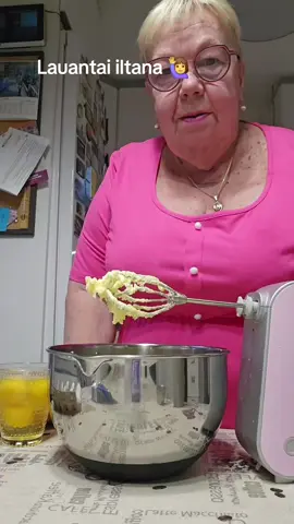 Ohje: 250 g voita, 2 dl sokeria, 4 munaa, 4 dl vehnäjauhoja, 2 tl leivinjauhe, 2 tl vaniljasokeria  175° / 45min #kakku #kakkuohje #leipuri #kotileipuri #käteväemäntä 