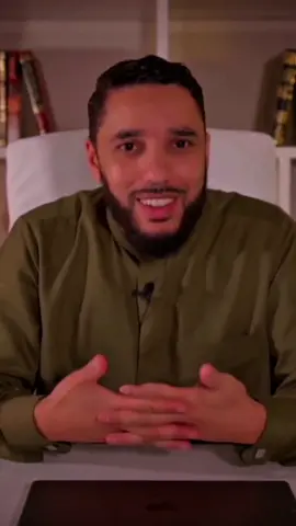 #creatorsearchinsights La curiosité peut être une qualité… mais elle peut aussi devenir un piège. Dans cette vidéo, découvre comment l’Islam nous enseigne à poser des limites à la curiosité excessive, surtout quand elle touche la vie privée des autres. Un rappel pour purifier notre regard, notr langue et notre cœur. *#Islam #Curiosité #RappelIslamique #Comportement@RAHMANE @Rappel-Islamic{Ahm} 