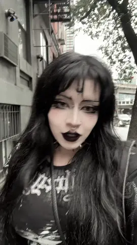 I love you NY pls adopt me 🙏🏻🖤 • • #goths #newyorkcity #gothicaesthetic #gothmakeup 