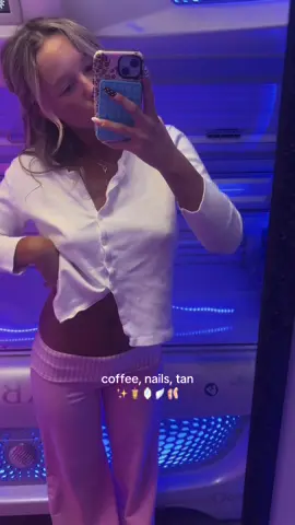 my kinda day😌😌  #tanwithme #fallnails #dimlvlog #tanning #creatorsearchinsights 