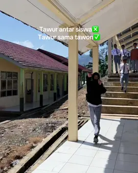 buat kenang-kenangan yagesya, aman tidak ada korban 🤣#CapCut #siswaberprestasi #4u #soundviral #lewatberanda 