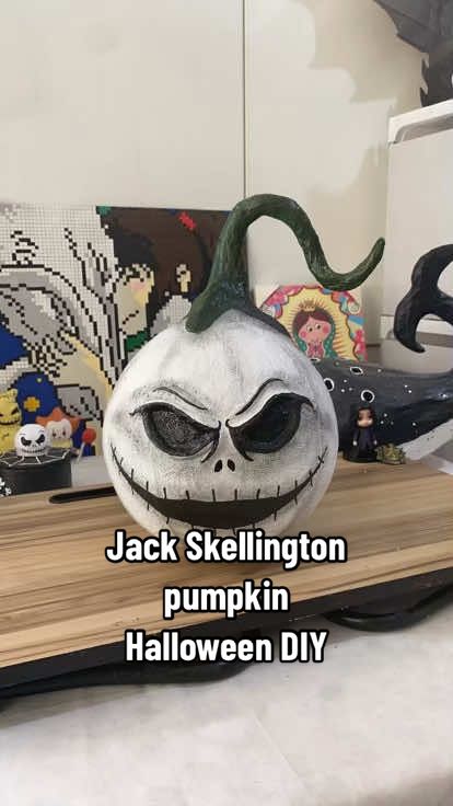 Respuesta a @Soy jojo  Jack Skellington pumpkin Halloween DIY 🎃 El extraño mundo de Jack pumpkin Craft 🎃 Halloween DIY Jack Skelligton 🎃 Pumpkin Halloween 🎃 The nightmare before christmas 🎃#thenightmarebeforechristmas #elextrañomundodejack #pumpkin #halloween #DIY 