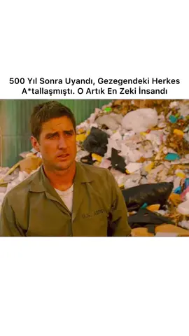 Absürt bir gelecek, zekâ ve kaosun iç içe geçtiği bir dünya… Mizahı keskin, topluma eleştirisi sert. İzlerken hem gülecek hem de düşündürecek bir deneyim… 🎥 Film: Idiocracy 🎞️ Türü: Komedi, Bilim Kurgu 📅 Yapım Yılı: 2006 📽️ Yönetmen: Mike Judge 🎭 Oyuncular: Luke Wilson, Maya Rudolph, Dax Shepard, Terry Crews 🌟 IMDb: 6.6 🎬 Konu: Orta düzey zekâya sahip sıradan bir adam, hükümetin bir deneyi sonucu 500 yıl sonraya uyanır ve aşırı aptallaşmış bir toplumda hayatta kalmak zorunda kalır. #dizifilmreplikleri #filmönerileri #komedifilmleri #bilimkurgu #filmfeneri 
